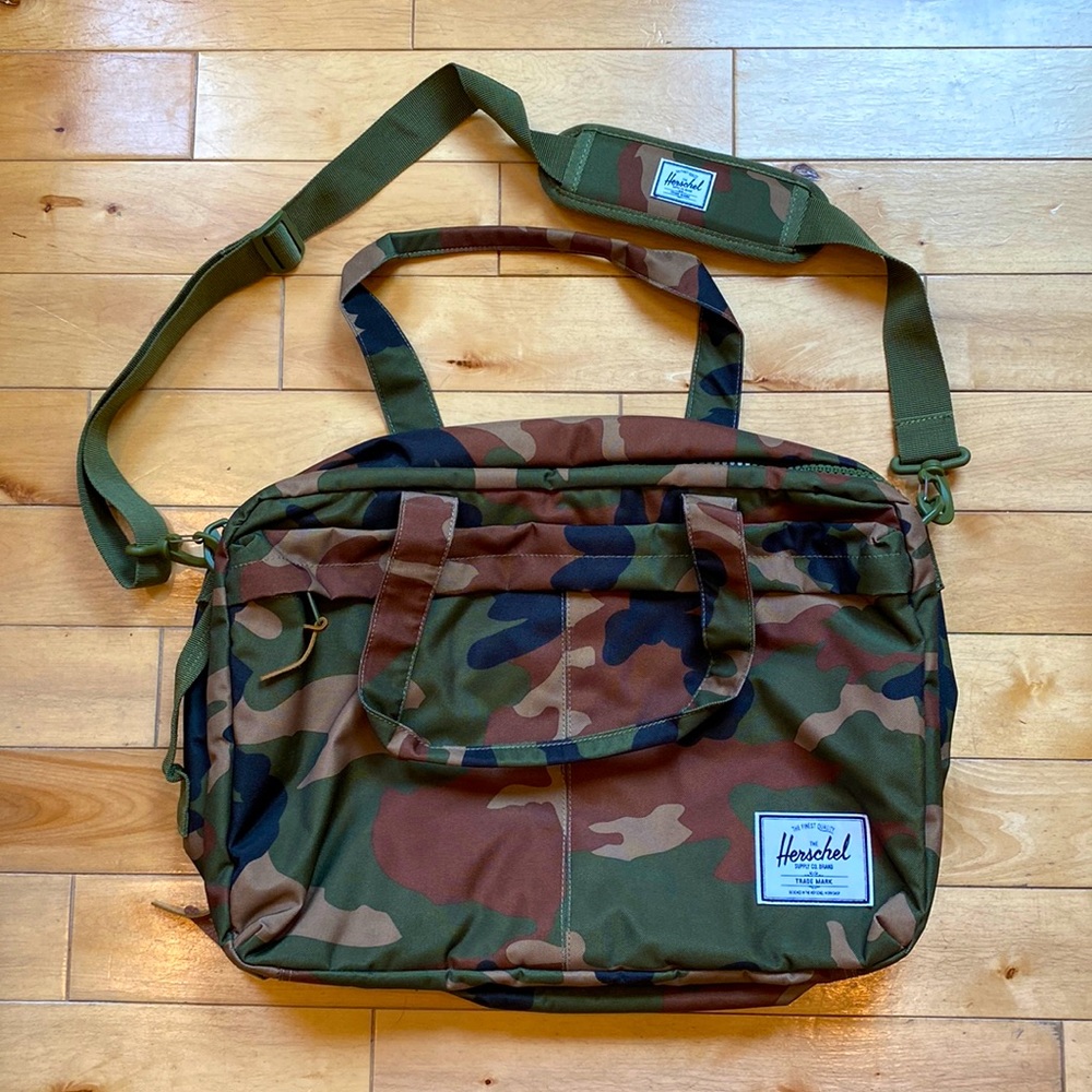 🆕 Herschel Travel Bag